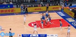 連續吃癟！克里斯先是籃下被李炎哲大帽&又被李炎哲生斷